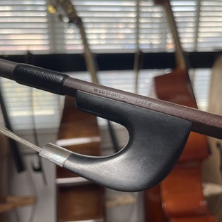 คันชักดับเบิลเบส Lothar Seifert Nr.240g Made of first class Pernambuco wood,round stick, frog from Ia Ceylon ebony, silver mounted and silver wire.