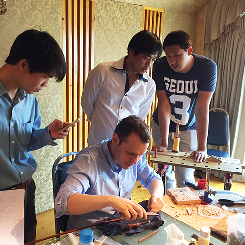 customerServicePage.galleryImageAlt 1