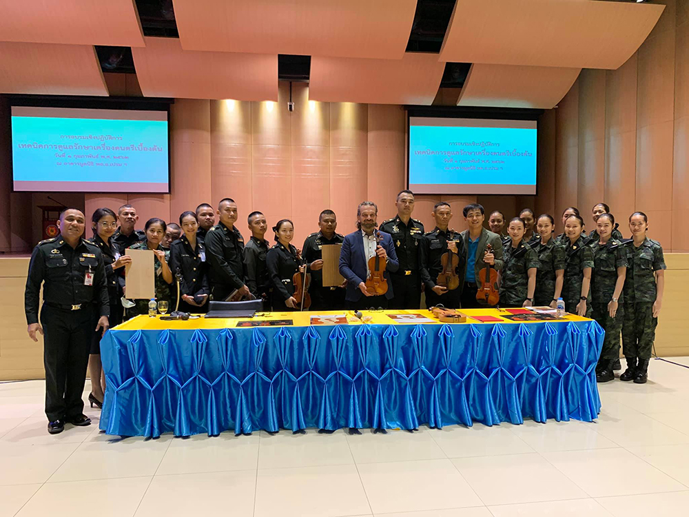 customerServicePage.galleryImageAlt 13